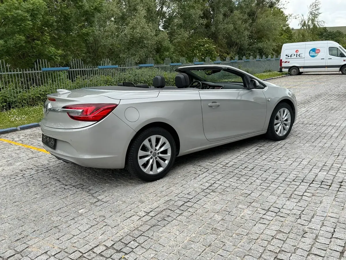 Gebraucht Opel Cascada 140 PS (102 kW) 2016 Silber Cabrio