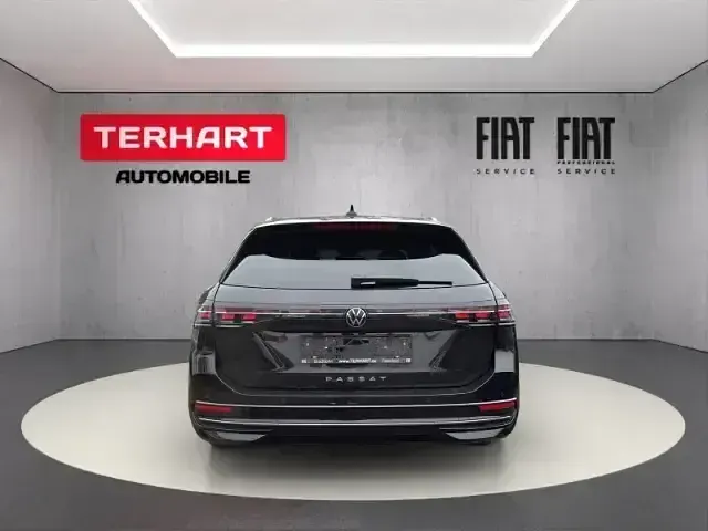 Używany VW Passat Elegance 150 KM (110 kW) 2025 Czarny Kombi