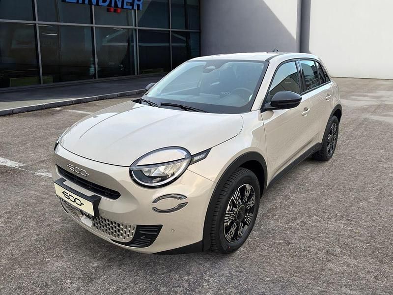 Neu Fiat 600 Business 110 PS (80 kW) 2025 Beige SUV