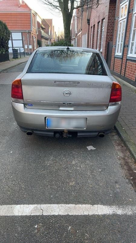 Grau Gebraucht 2004 Opel Vectra Elegance Limousine | 500 € (Superpreis) - Bild 1/3