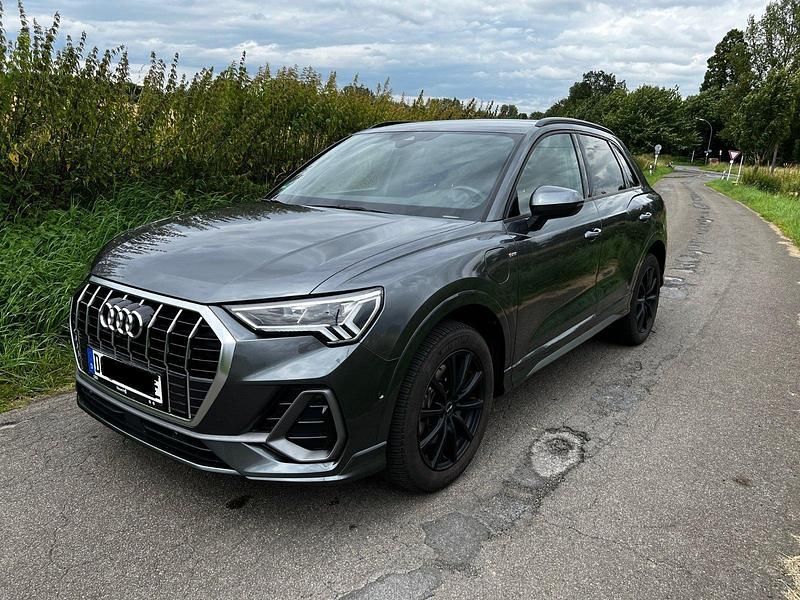 Grau Gebraucht 2022 Audi Q3 S-Line SUV | 37.500 € (Fairer Preis) - Bild 1/4
