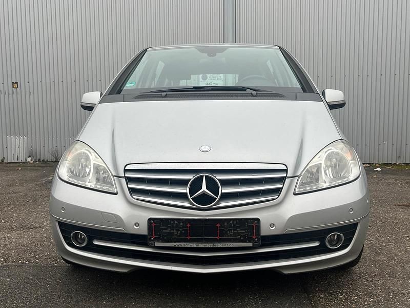 Silber Gebraucht 2009 Mercedes A160 Elegance Kleinwagen | 6.400 € (Fairer Preis) - Bild 1/4