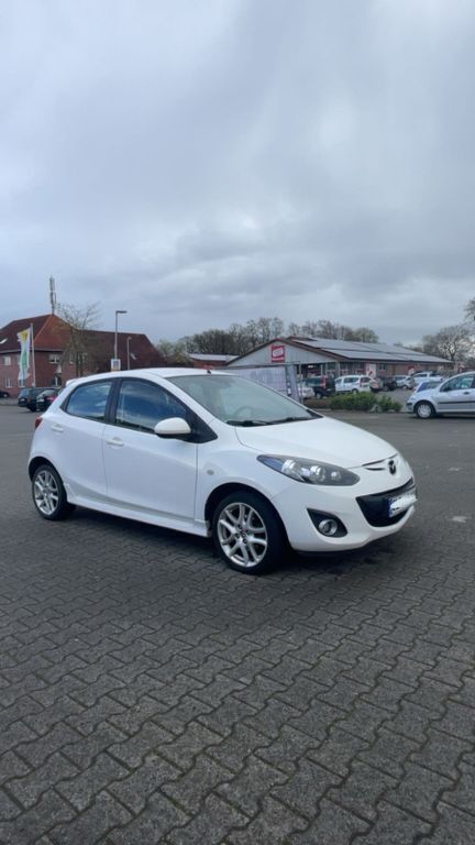 Weiß Gebraucht 2014 Mazda 2 Sports-Line Kleinwagen | 4.350 € (Fairer Preis) - Bild 1/4