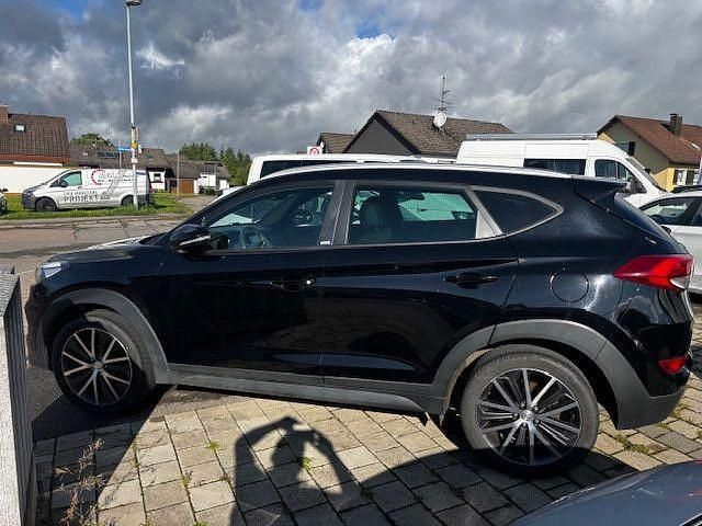 Schwarz Gebraucht 2018 Hyundai Tucson Passion SUV | 16.900 € (Fairer Preis) - Bild 1/4