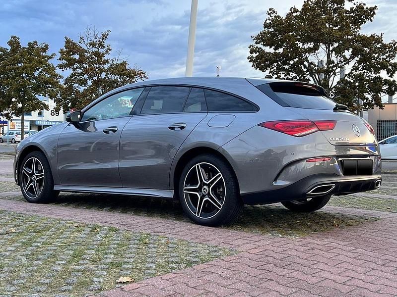 Grau Gebraucht 2023 Mercedes CLA250e Shooting Brake Kombi | 34.500 € (Etwas zu teuer) - Bild 1/4