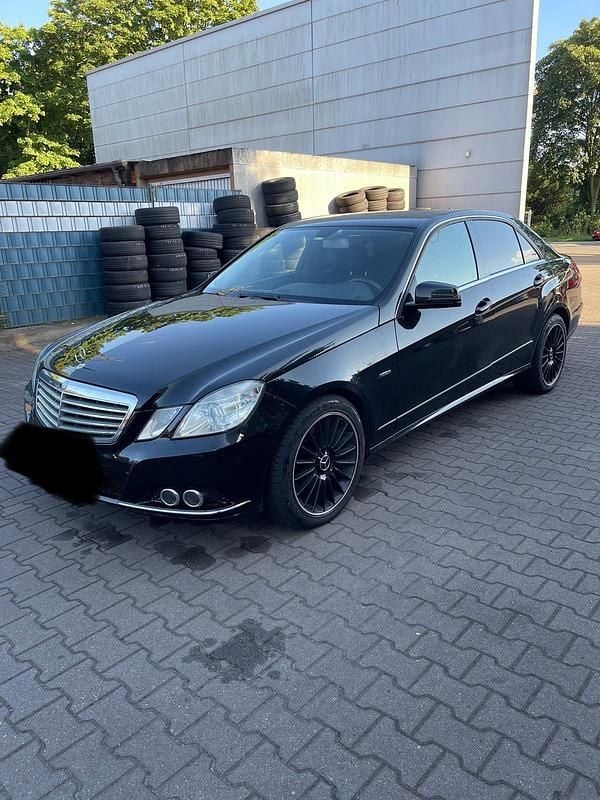 Gebraucht Mercedes E250 204 PS (150 kW) 2011 Schwarz Limousine