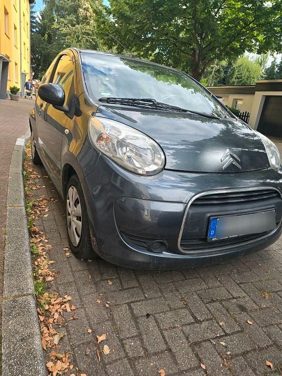 Grau Gebraucht 2011 Citroën C1 Kleinwagen | 1.999 € (Fairer Preis) - Bild 1/4