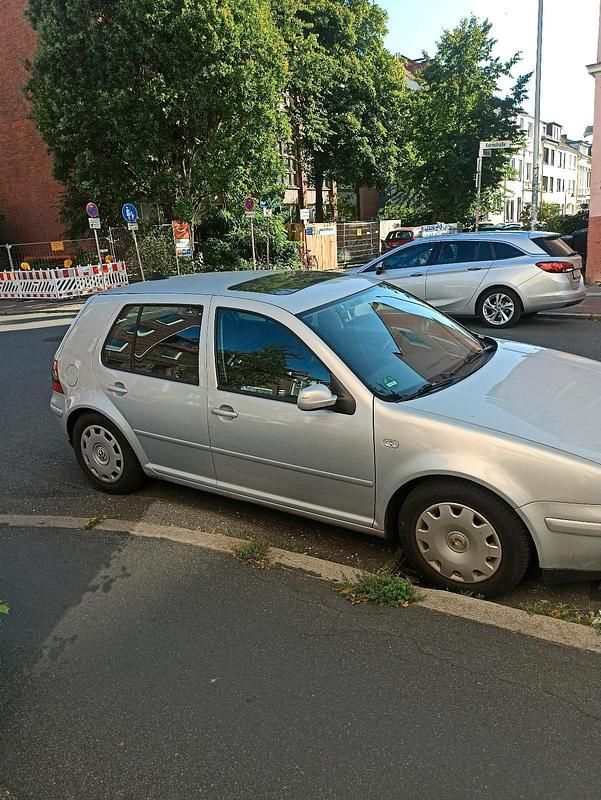 Silber Gebraucht 2000 VW Golf IV Kleinwagen | 1.700 € (Fairer Preis) - Bild 1/4
