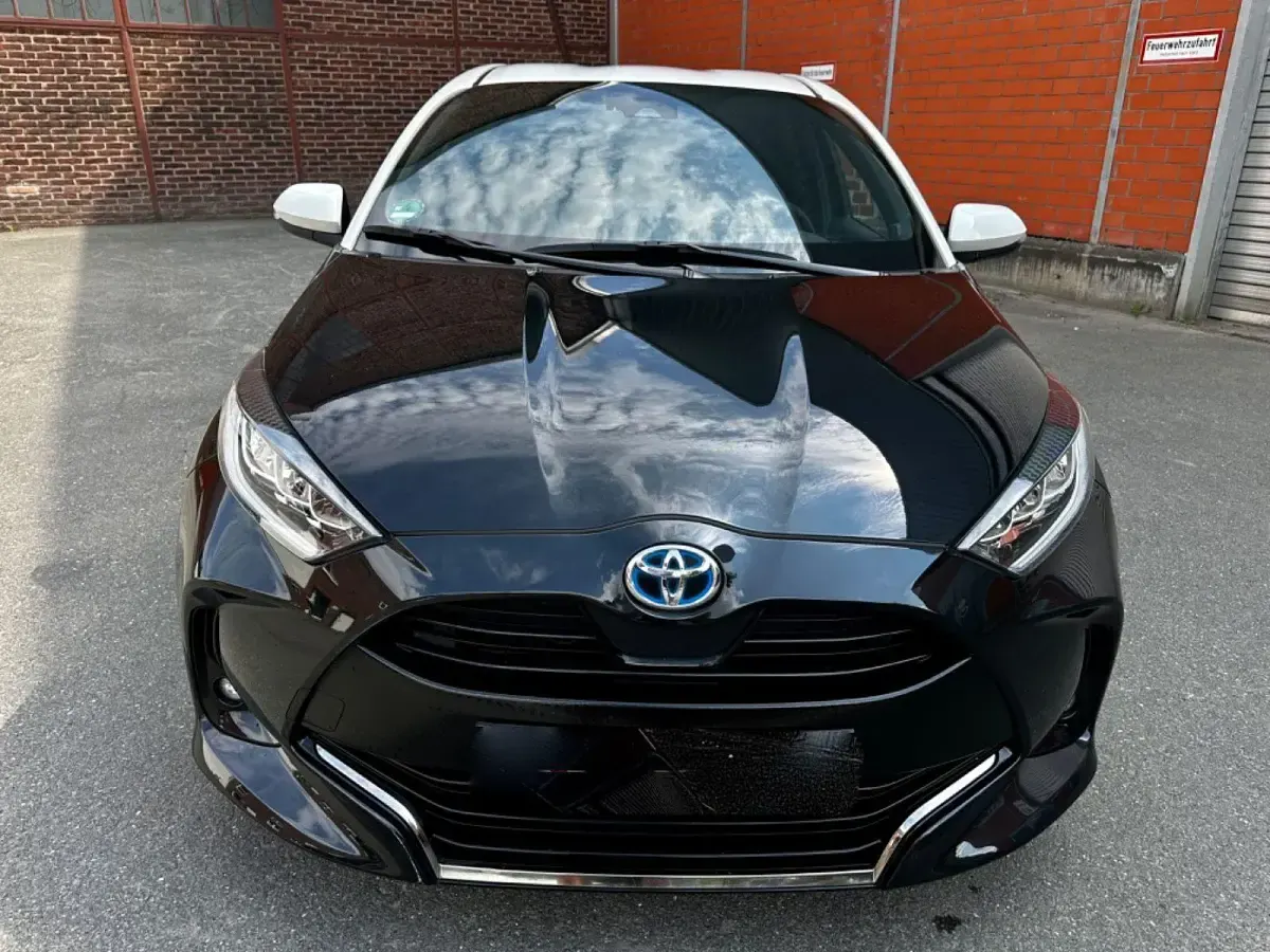 Gebraucht Toyota Yaris Hybrid Style 92 PS (67 kW) 2020 Schwarz Limousine