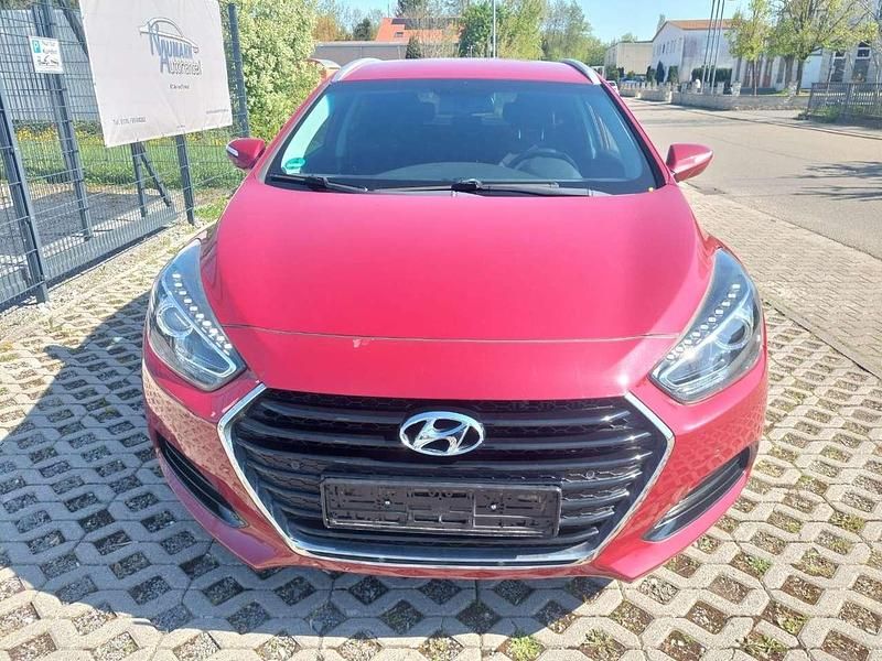Gebraucht Hyundai i40 Trend 141 PS (103 kW) 2018 Rot Kombi