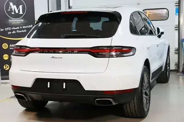 Gebraucht Porsche Macan 245 PS (180 kW) 2019 Carraraweiss/gletscherweiss (metallic) SUV