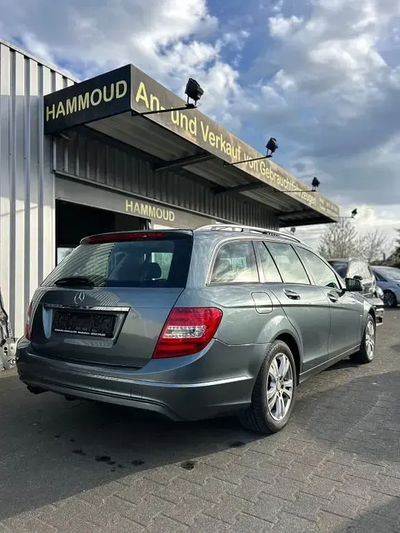 Gebraucht Mercedes C200 Elegance 136 PS (100 kW) 2011 Grau Limousine
