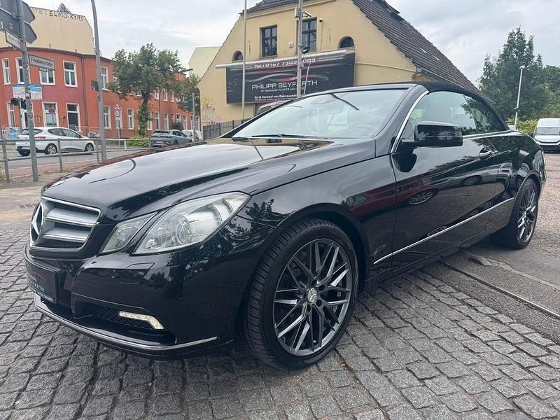 Schwarz Gebraucht 2010 Mercedes E500 Cabrio | 17.990 € (Guter Preis) - Bild 1/4
