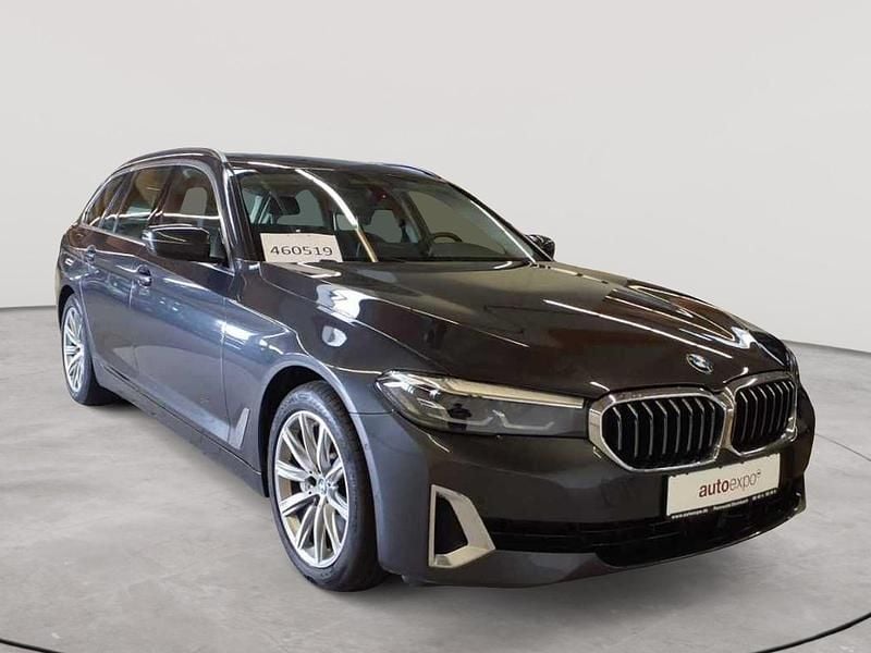 Sophistograu brillanteffekt metallic Gebraucht 2021 BMW 530e Luxury Line Kombi | 30.990 € (Guter Preis) - Bild 1/4