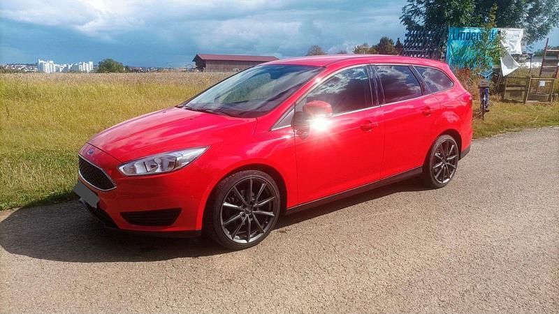 Rot Gebraucht 2015 Ford Focus Trend Kombi | 6.000 € (Fairer Preis) - Bild 1/4