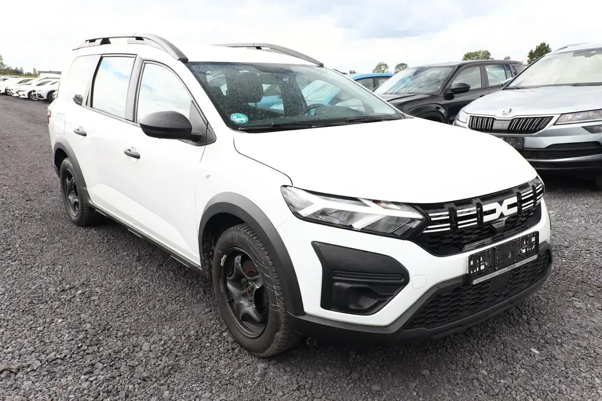 Gebraucht Dacia Jogger Expression 101 PS (74 kW) 2023 Gletscherweiß Van / Kleinbus