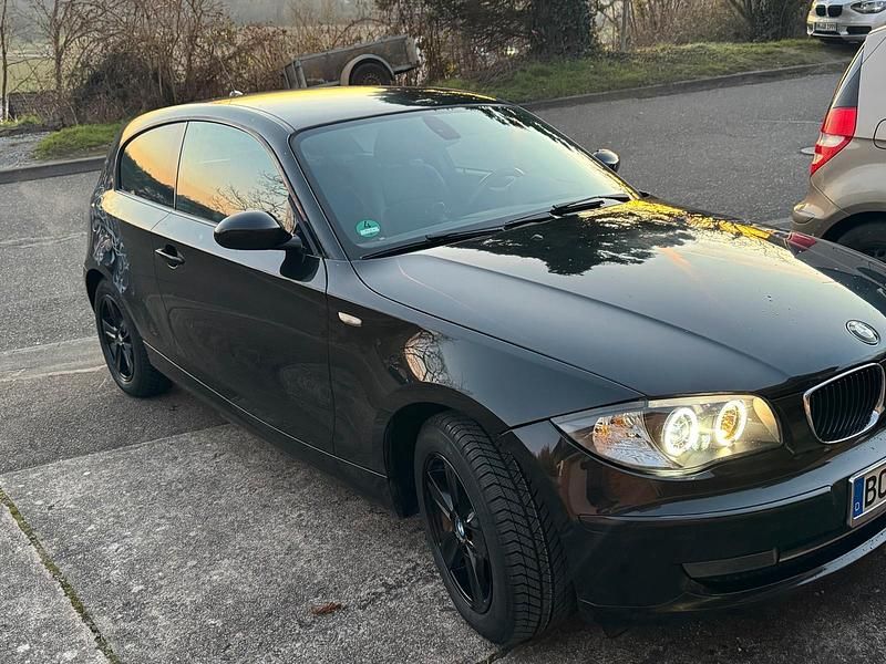 Gebraucht BMW 116 122 PS (89 kW) 2007 Schwarz Kleinwagen
