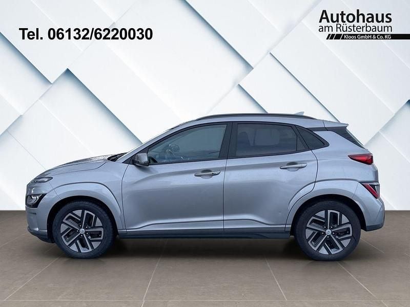 Gebraucht Hyundai Kona Prime 150 kW (204 PS) 2022 Shimmering silver / met SUV