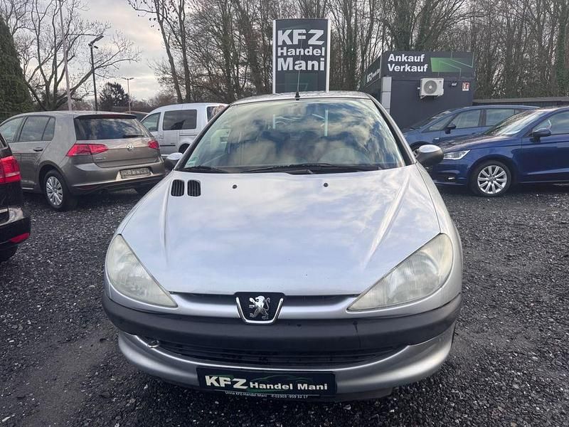 Gebraucht Peugeot 206 60 PS (44 kW) 2002 Silber Limousine