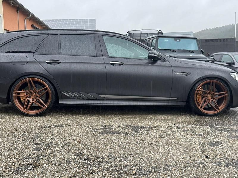 Grau Gebraucht 2023 Mercedes E63 AMG AMG Kombi | 155.990 € - Bild 1/4
