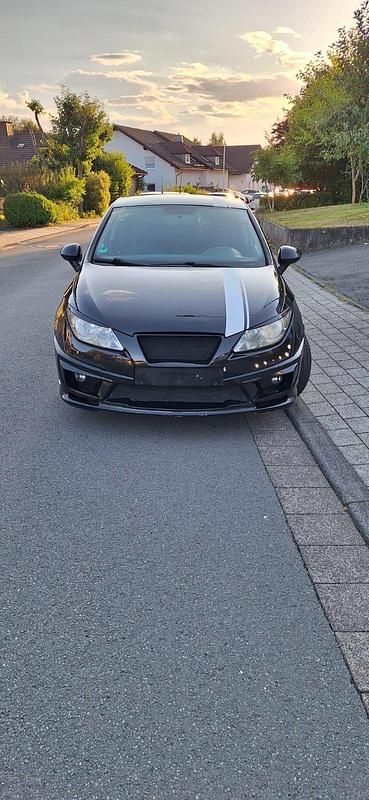 Schwarz Gebraucht 2010 Seat Leon Kleinwagen | 1.950 € (Guter Preis) - Bild 1/4