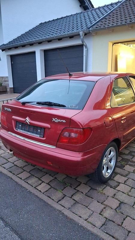 Gebraucht Citroën Xsara 109 PS (80 kW) 2003 Rot Limousine