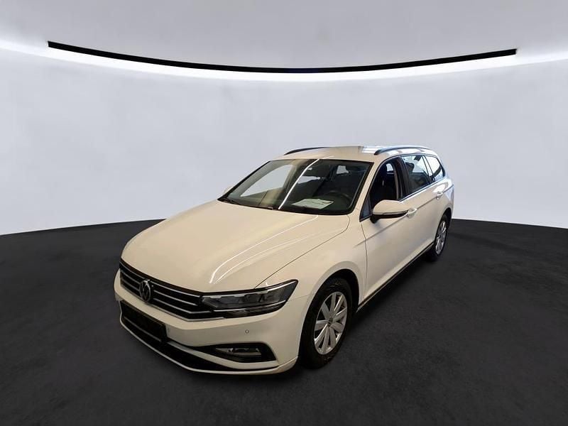 Weiß Gebraucht 2020 VW Passat Conceptline Limousine | 13.390 € (Guter Preis) - Bild 1/4