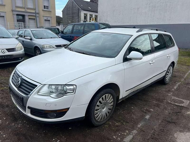 Gebraucht VW Passat Trendline 140 PS (102 kW) 2009 Candyweiß Kombi