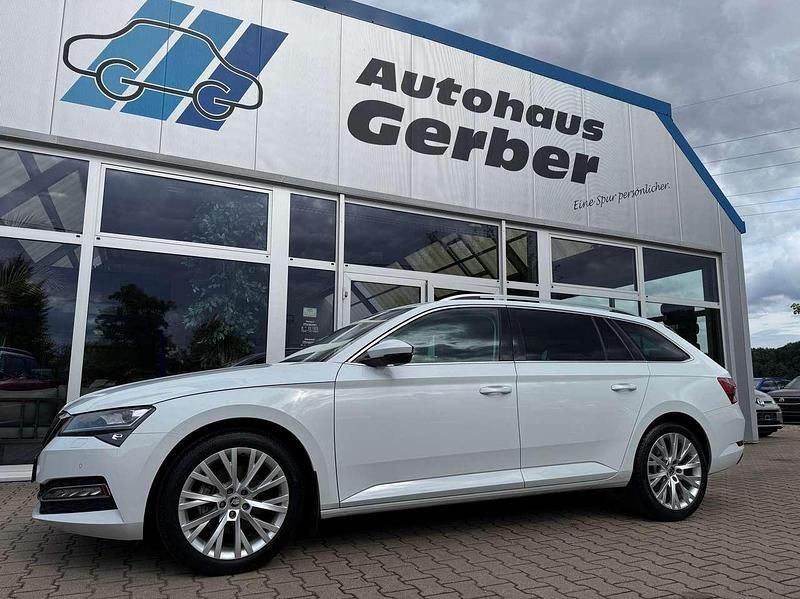 Weiß Gebraucht 2022 Skoda Superb Kombi | 30.950 € (Fairer Preis) - Bild 1/4
