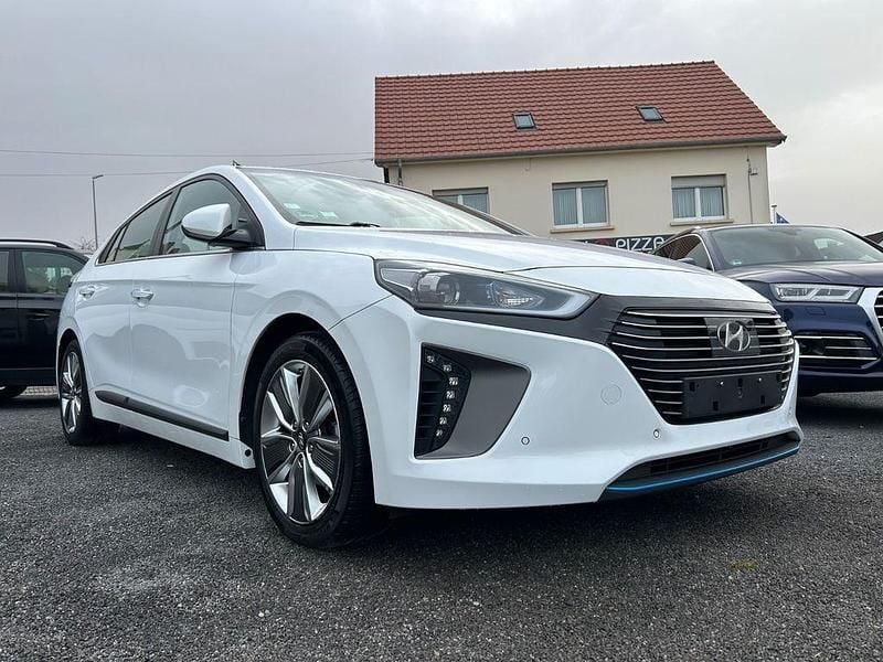 Weiß Gebraucht 2016 Hyundai Ioniq Premium Kleinwagen | 12.990 € (Fairer Preis) - Bild 1/4