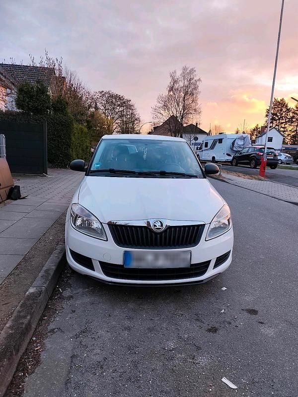 Gebraucht Skoda Fabia 60 PS (44 kW) 2014 Weiß Kleinwagen