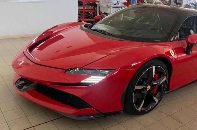 Gebraucht Ferrari SF90 999 PS (734 kW) 2023 Rot Cabrio