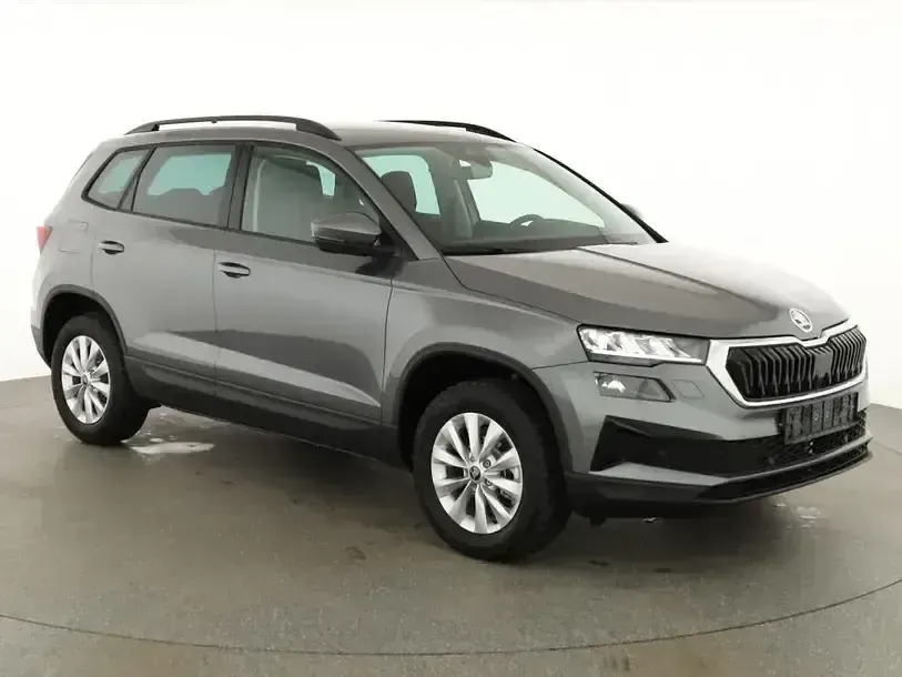 Neu Skoda Karoq Selection 150 PS (110 kW) 2025 Black magic perleffekt SUV