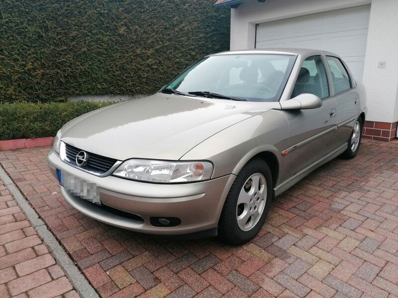 Silber Gebraucht 1999 Opel Vectra Edition Limousine | 2.199 € - Bild 1/4