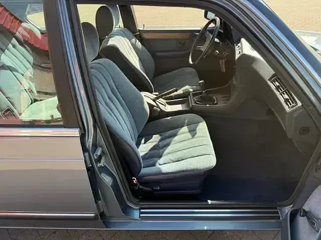 Używany BMW 732 420 KM (308 kW) 1983 Szary Sedan/Limuzyna