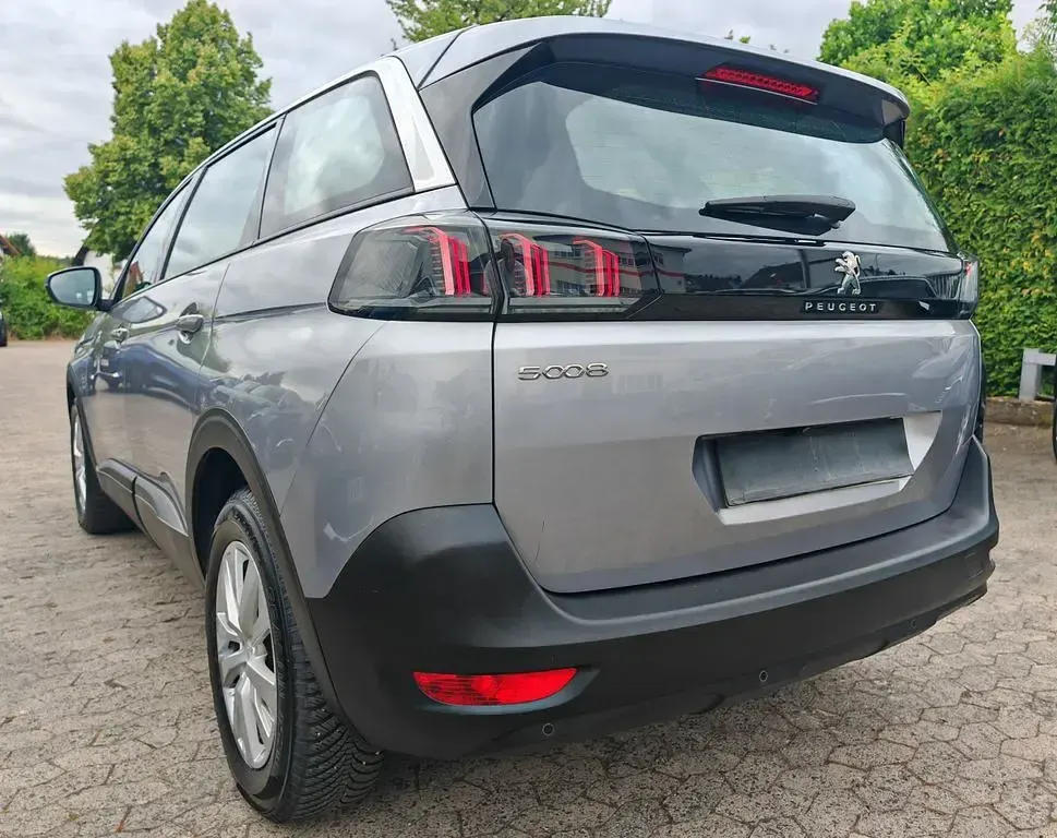 Gebraucht Peugeot 5008 131 PS (96 kW) 2022 Grau SUV