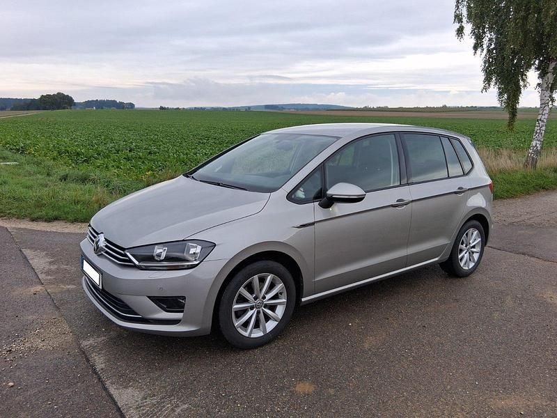 Silber Gebraucht 2016 VW Golf VII LOUNGE Limousine | 10.990 € (Fairer Preis) - Bild 1/4