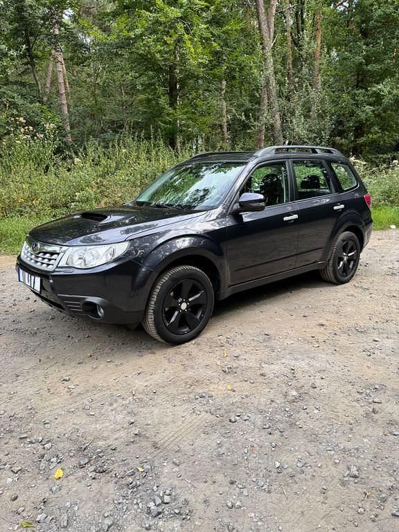 Schwarz Gebraucht 2011 Subaru Forester Comfort SUV | 4.990 € (Fairer Preis) - Bild 1/4