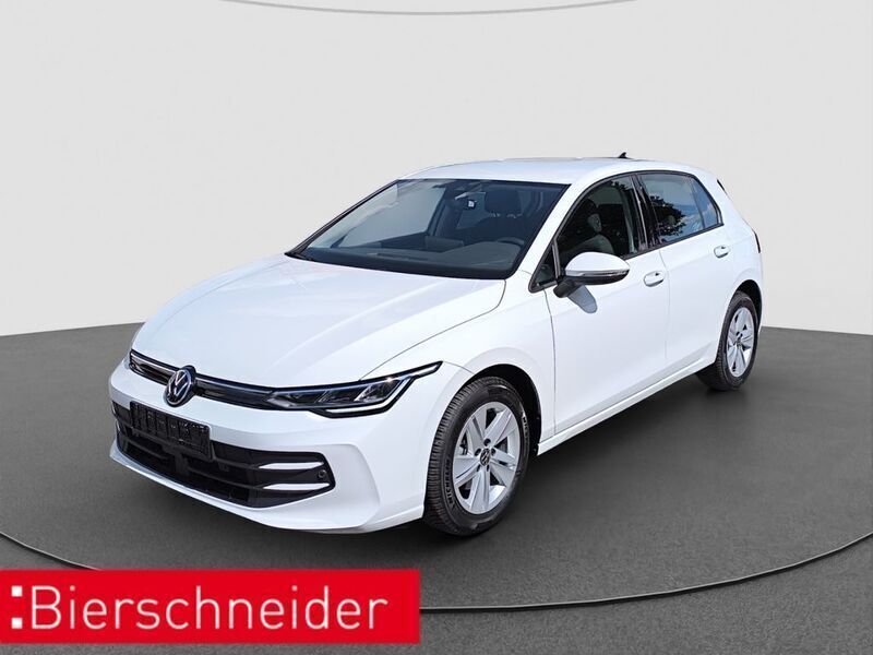 Weiss Gebraucht 2024 VW Golf VIII Life Limousine | 23.790 € (Fairer Preis) - Bild 1/4