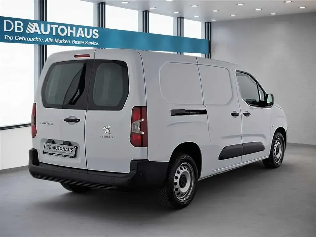 Gebraucht Peugeot Partner Premium 102 PS (75 kW) 2024 Weiß Van / Kleinbus