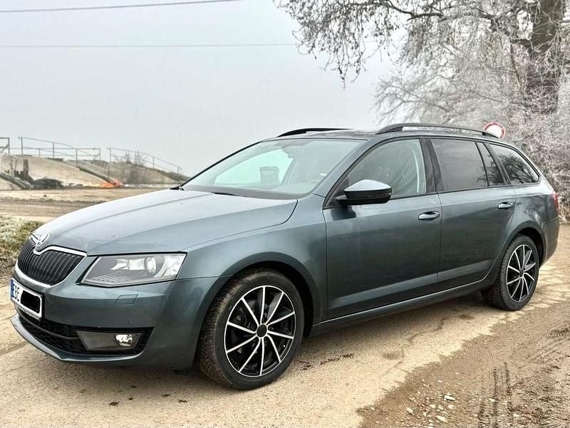 Grau Gebraucht 2015 Skoda Octavia Style Kombi | 11.750 € (Fairer Preis) - Bild 1/4