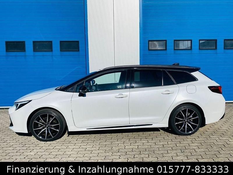 Weiß Gebraucht 2023 Toyota Corolla Sport Kombi | 28.500 € (Fairer Preis) - Bild 1/4