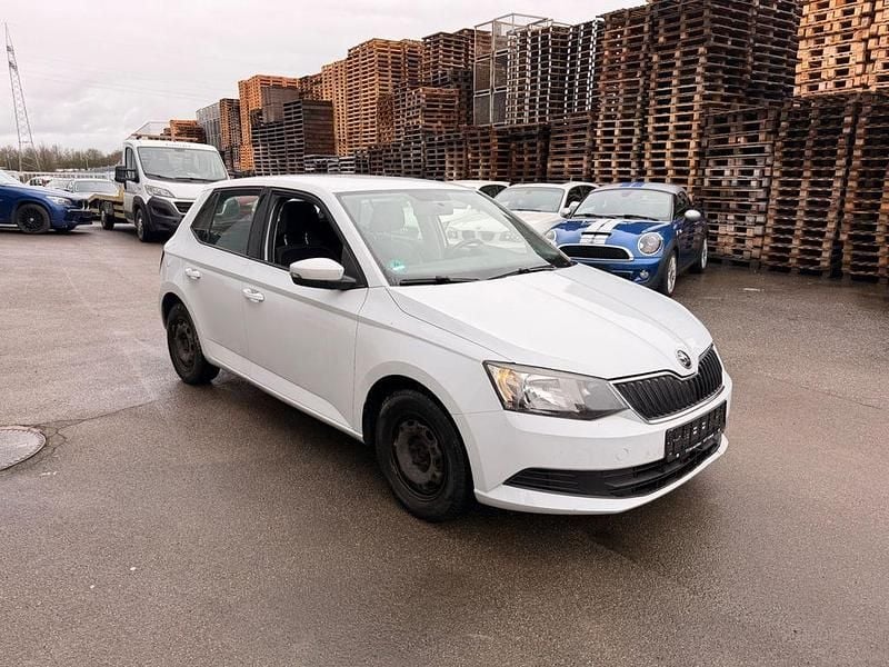 Gebraucht Skoda Fabia Ambition 60 PS (44 kW) 2015 Weiß Limousine