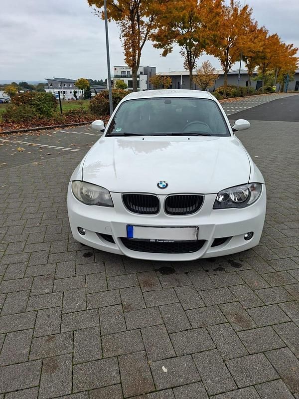 Weiß Gebraucht 2008 BMW 116 M Sport Kleinwagen | 1.700 € - Bild 1/4