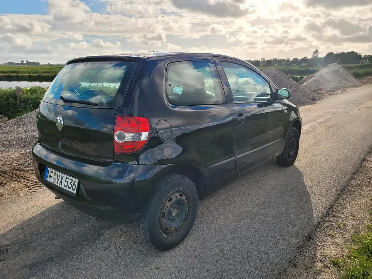 Gebraucht VW Fox 44 PS (32 kW) 2005 Schwarz Kleinwagen