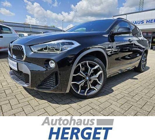 Black sapphire metallic Gebraucht 2018 BMW X1 Shadowline SUV | 21.990 € (Fairer Preis) - Bild 1/4