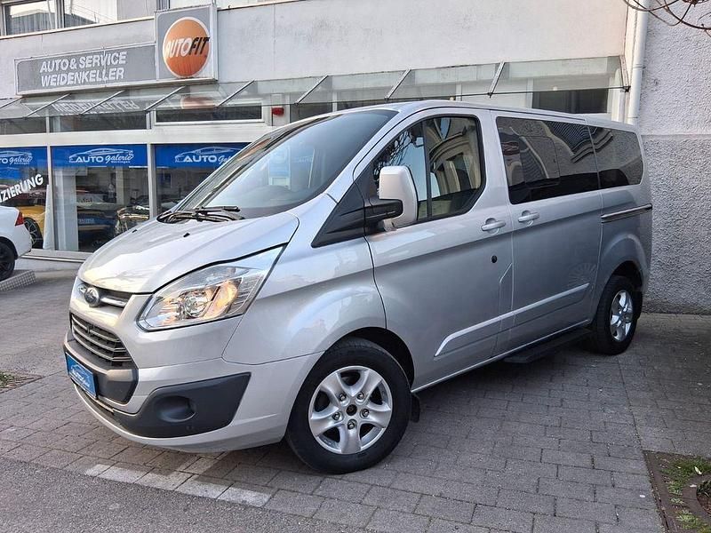 Gebraucht Ford Tourneo Titanium 170 PS (125 kW) 2017 Silber Van / Kleinbus