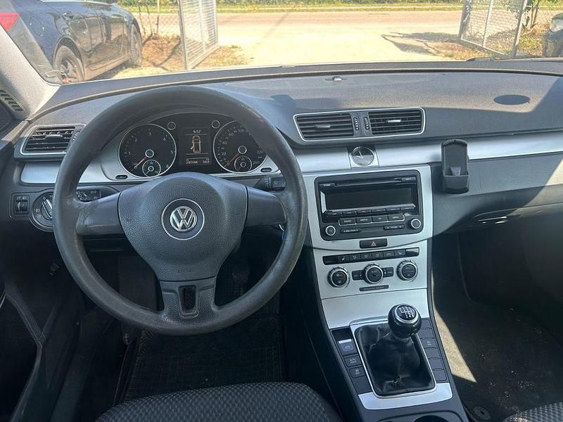 Gebraucht VW Passat Trendline 140 PS (102 kW) 2012 Silber Kombi