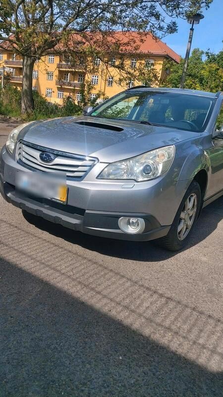 Grau Gebraucht 2010 Subaru Outback SUV | 3.300 € (Superpreis) - Bild 1/4