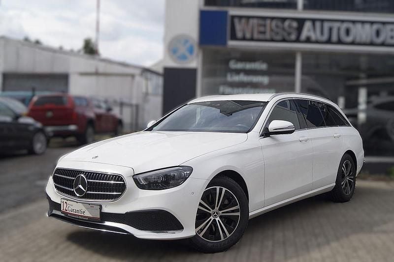 Weiß Gebraucht 2021 Mercedes E220 Limousine | 25.990 € (Superpreis) - Bild 1/4